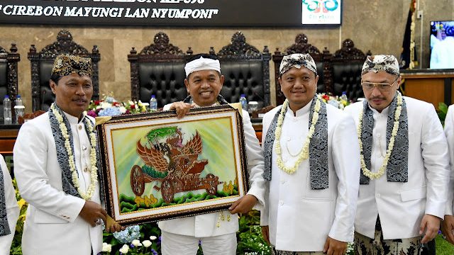 Gubernur Dedi Mulyadi Dorong Penataan Jalur Pedestrian di Cirebon untuk Tingkatkan Daya Tarik Wisata 1 CIREBON